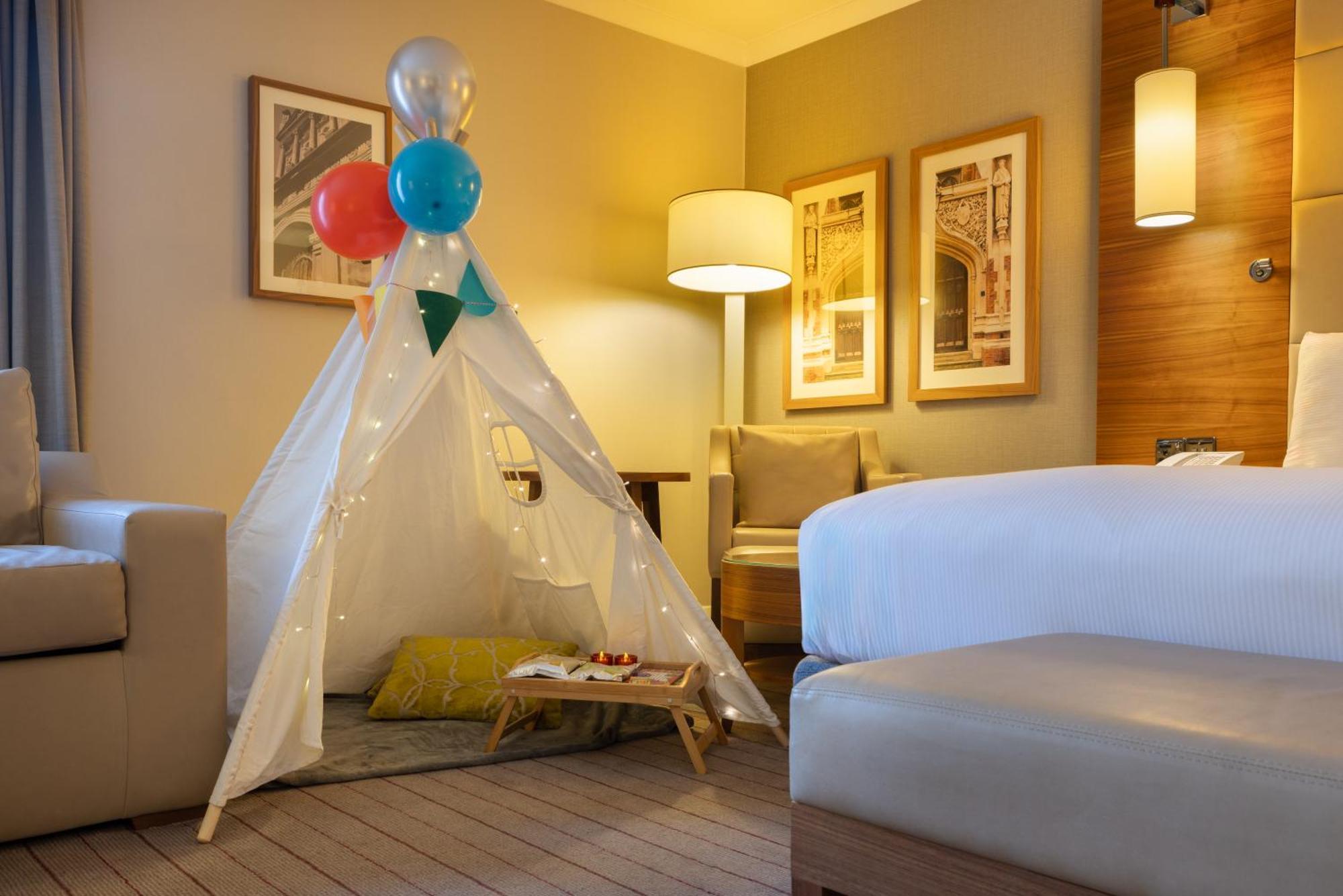 ฮิลตัน เคมบริดจ์ ซิตี้ เซ็นเตอร์ Hotel ภายนอก รูปภาพ